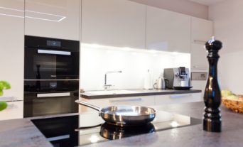 berbel-dunstabzug-kueche-weiss-gross-design-granit_012_th