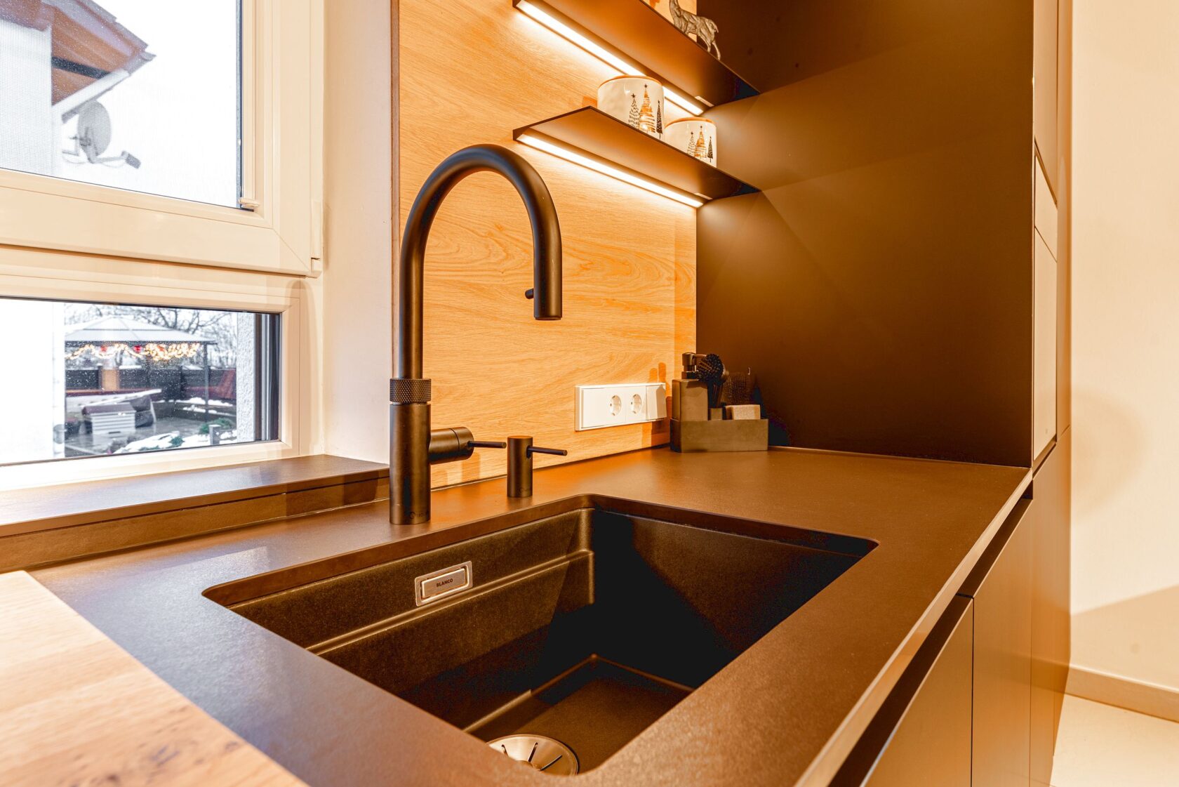 Besondere Leicht Kueche Schwarz Super Matt Fenix Oberflaeche Nanotechnologie X Bo Backofen Miele Geraete Quooker Armatur 9