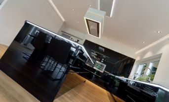 design-kueche-schwarz-hochglanz-exklusiv-led-miele-berbel-neff-110_thumb