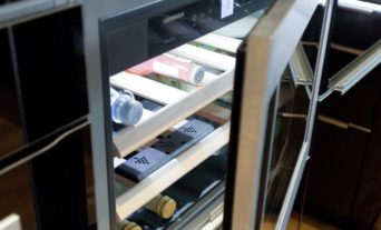 design-kueche-schwarz-hochglanz-exklusiv-led-miele-berbel-neff-139_thumb