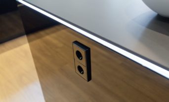 design-kueche-schwarz-hochglanz-exklusiv-led-miele-berbel-neff-54_thumb