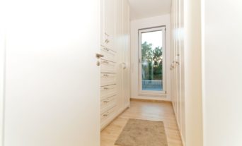 einbau-kleiderschrank-begehbarer-kleiderschrank-1