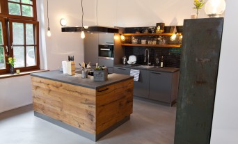 exklusiv-design-kueche-holz-landhaus-naturstein-chabby_61