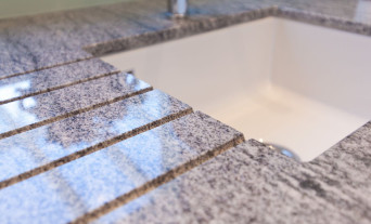 granit-naturstein-waschbecken-kueche