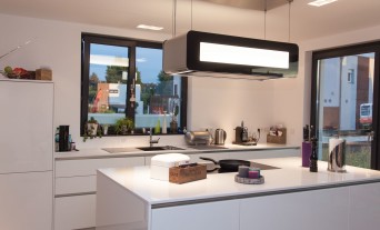 grifflose-kueche-weiss-kochinsel-design-berbel-liebherr_68