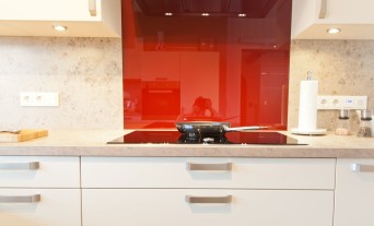 klassik-kueche-haecker-modern-weiss-holz-glasrueckwand_36