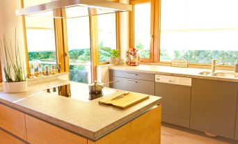 landhaus-kueche-klassik-granit-naturstein-holz_4