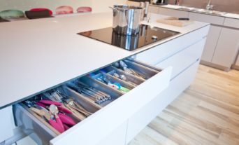 leicht-kueche-grau-grifflos-kochinsel-101_thumb