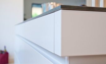 leicht-kueche-grau-grifflos-kochinsel-69_thumb