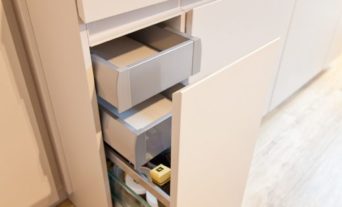 leicht-kueche-grau-grifflos-kochinsel-89_thumb