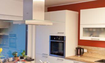 weiss-holz-kueche-griff-kochinsel-induktion_035_thumb