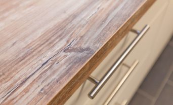 weiss-holz-kueche-griff-kochinsel-induktion_111_thumb